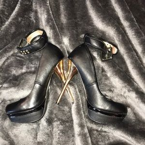 👠 BLACK & GOLD HEELS 👠